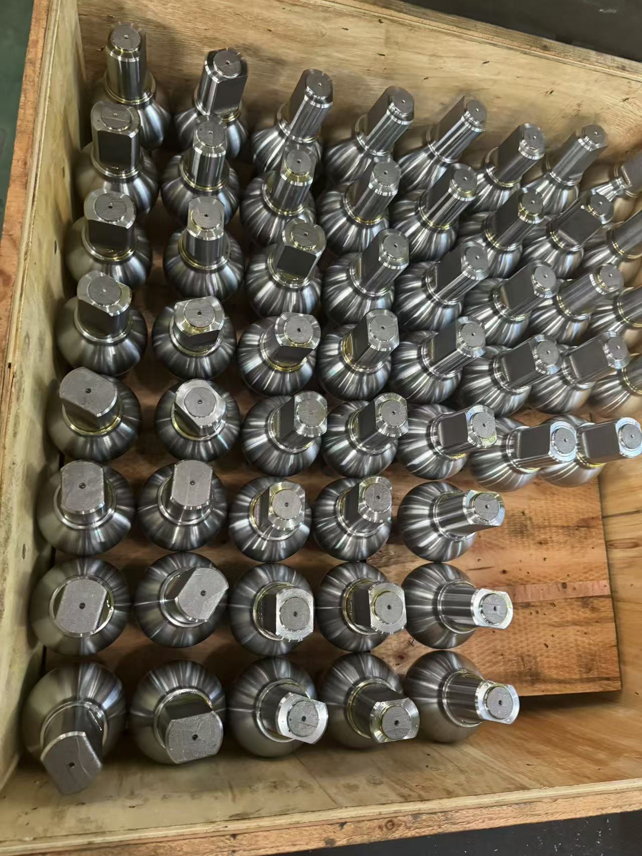 Quais são os usos do equipamento de aquecimento de prensas de forjamento para forjar peças forjadas de tubos?