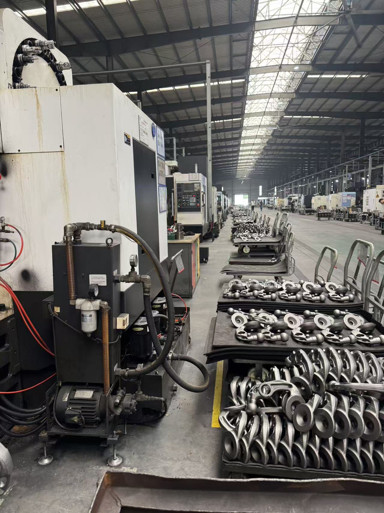 As vantagens técnicas das máquinas de forjamento com matriz líquida